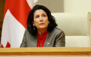 Parlamentdə Zurabişvilinin impiçmenti məsələsi müzakirə olunur