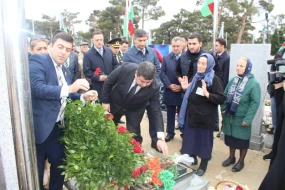 İkinci Fəxri xiyabanda 44 günlük Vətən müharibəsi şəhidlərinin əziz xatirələri yad olundu - FOTOLAR