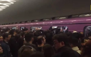 Bakı metrosunda gecikmə və sıxlıq: Nə baş verir ? - FOTO