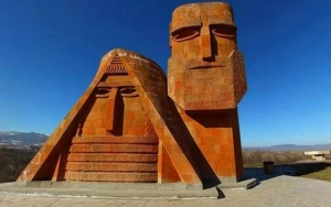 Məşhur \"Tatik-papik\" abidəsinin görünməyən tərəfi - FOTOLAR