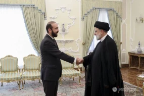 Mirzoyan Rəisi ilə görüşdü 