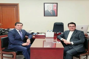 Hikmət Hacıyev İran səfiri ilə ikitərəfli münasibətləri müzakirə etdi