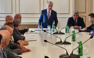Zeynal Nağdəliyev yeni icra başçısını kollektivə təqdim etdi