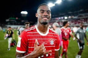 “Liverpul” və “Bavariya” niderlandlı futbolçunun transferində razılaşdılar