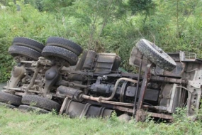 Cəlilabadda \"Kamaz\" aşıb - Ölən var