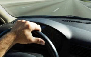 Gəncədə minik maşını darvazaya çırpıldı, xəsarət alanlar var