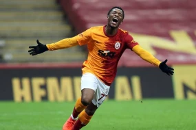 “Sabah”dan növbəti səs-küylü transfer: Sabiq “Qalatasaray”lı ilə anlaşma əldə edildi
