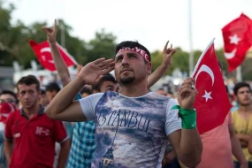 Türkiyə-Ermənistan oyunundan öncə stadionun qarşısından görüntülər