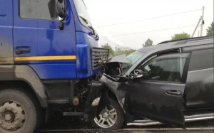 Göygöldə “KAMaz” minik avtomobili ilə toqquşdu: Ölən və yaralılar var