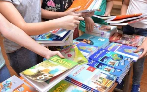 “Dərsliklərlə bağlı problem yoxdur” - Mehriban Vəliyeva