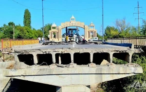 Uçan körpünün yerində yenisi inşa edilir - VİDEO