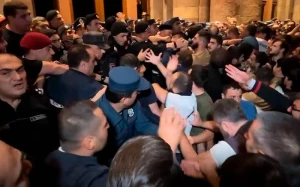 İrəvanda etirazçılarla polis arasında TOQQUŞMA