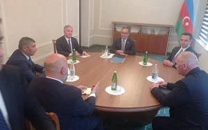 Görüşdən ilk FOTOLAR