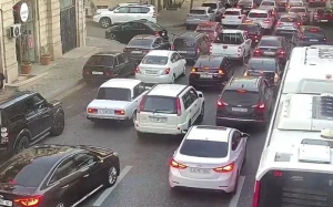 Bakıda 18 yolda tıxac var - SİYAHI