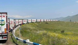Laçınla sərhəddə gözləyən Fransa və Ermənistanın \"yardım\" TIR-ları geri qayıdır