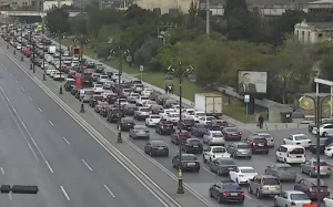 Bakının bir sıra yollarında tıxac yaranıb - SİYAHI