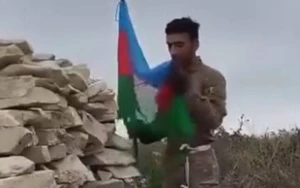 Əsgərlərimiz Xocalıda bayraq sancdı - VİDEO