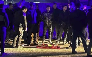 Körpəsini binadan atan qadın onu tualetdə dünyaya gətiribmiş... 