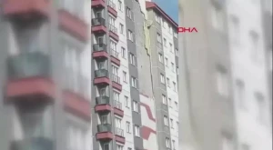 15 mərtəbəli binanın çöl hissəsi uçdu