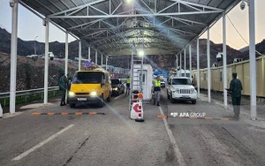 Qarabağda yaşayan ermənilər “Laçın” sərhəd-buraxılış məntəqəsindən keçirlər - FOTOLAR