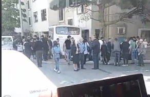 Bakıda daha bir marşrut avtobusu qəza törətdi - VİDEO