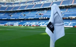 \"Real\" 8 yaşlı azarkeşinə jest edib 