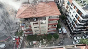 İstanbulda binada güclü partlayış: 1 ölü, 4 yaralı var