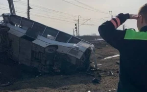 Rusiyada sürət qatarı avtobusla toqquşdu - Ölənlər var