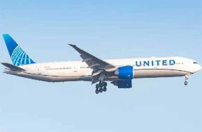 Tualetdəki nəcisin kabinəyə axmasından sonra təyyarə təcili eniş etdi