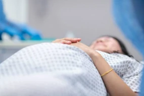 Qeysəriyyə əməliyyatı olunan qadın xəstəxanada ÖLDÜ