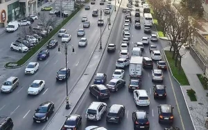 Bu yollarda tıxac var - SİYAHI