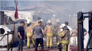 İstanbulda yanğın: Avtomobillərədə keçdi