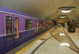 Azərbaycanlı aparıcıya metroda QƏRİBƏ CAVAB: \"Atam qoymur\" - VİDEO