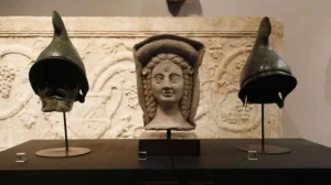 Qaçaqmalçılıq yolu ilə ölkədən çıxarılan 17 əsər Türkiyəyə qaytarıldı