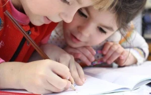 Polşa məktəblərində məcburi ev tapşırıqları ləğv olundu