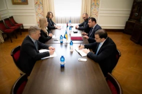 Azərbaycan səfiri Ukraynalı nazir müavini ilə görüşdü