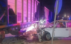 Bakıda ağır qəza: Biri qatara, digəri şlaqbaumunun dayağına çırpıldı - FOTO