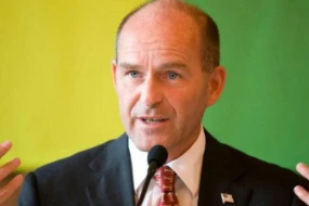 Öldüyü deyilən milyarder məşuqəsinin yanında tapıldı