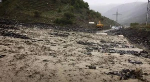 Gürcüstanda torpaq sürüşməsi 