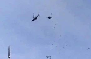 Malayziyada 2 hərbi helikopter toqquşdu: 10 nəfər öldü - VİDEO