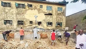 Nigeriyada güclü yağış həbsxananın divarını dağıtdı - Məhbuslar qaçdı