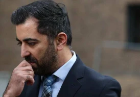 Bu ölkənin baş naziri istefa verdi 