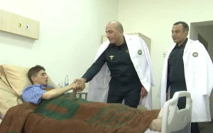 General Qazaxda minaya düşən hərbçiyə baş çəkdi - VİDEO