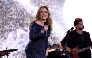 Adel buna görə konsertini dayandırdı 