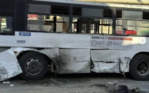 Bakıda yenidən avtobus qəzası, xəsarət alanlar var - VİDEO