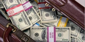 Sərhəd qapısında avtobusdan 939 min dollar tapıldı