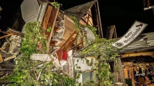 Almaniyada otel çökdü - Ölənlər və yaralılar var