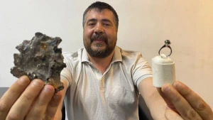 Tarlada tapdığı meteoritdən həyat yoldaşına üzük hazırlatdı