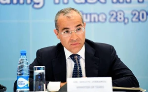 Mikayıl Cabbarov Maqomedxanı təbrik etdi