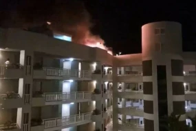 İcazəsiz uçan helikopter dəbdəbəli otelin damına düşdü - Ölən var (VİDEO)